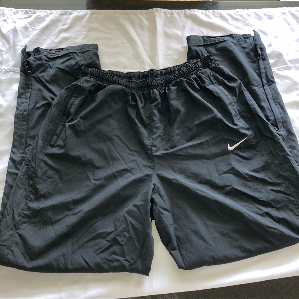 Nike Dri Fit Men's Black Windbreaker Pants Large